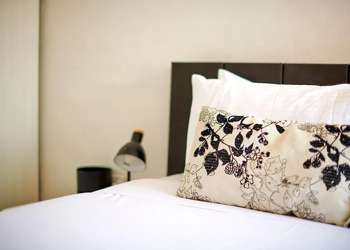 Stylish 1-Bedroom Retreat On Hampton Street